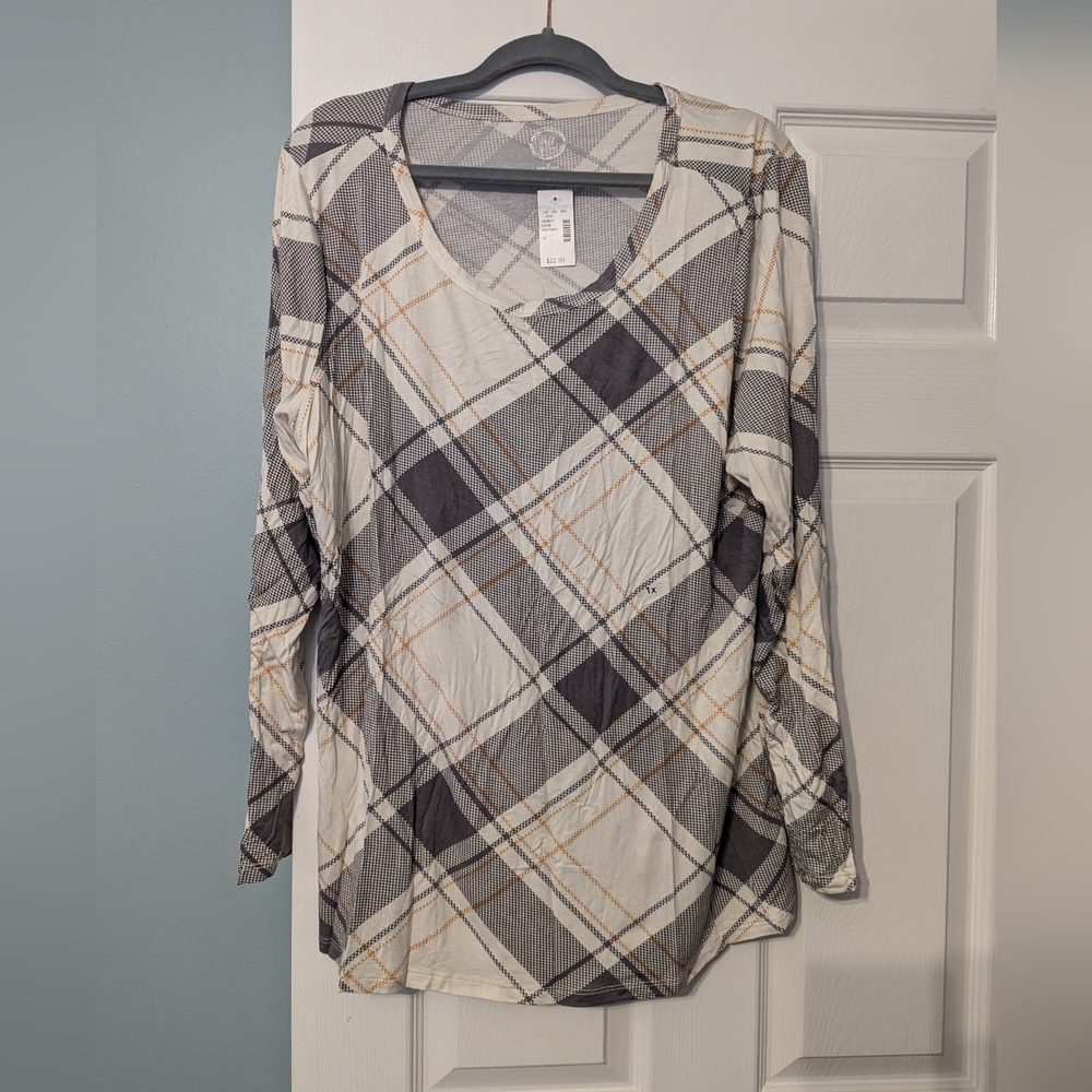 NWT Maurices top